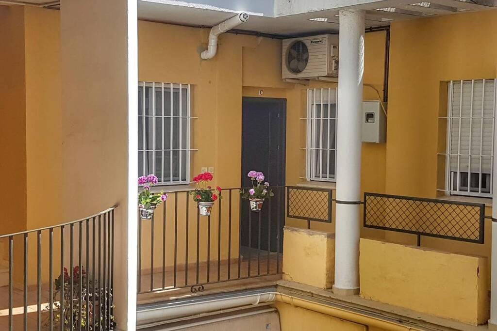 Апартаменты El Patio De San Bernardo Севилья Экстерьер фото